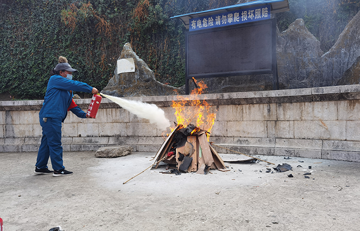 小 南疆物業(yè)開(kāi)展消防培訓及滅火演練3.jpg